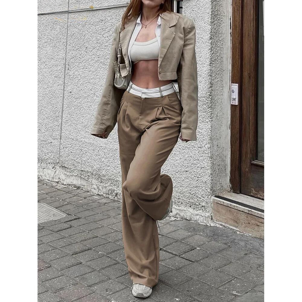 Conjunto beige - blazer corto - pantalones anchos