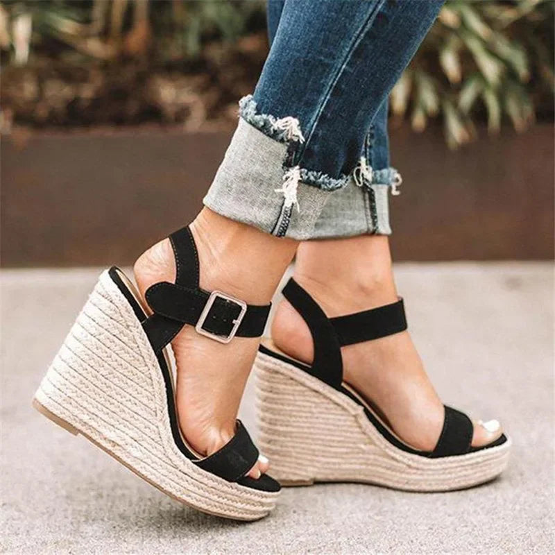 Sandalias de Cuña con Correas - Calzado Cómodo y con Estilo