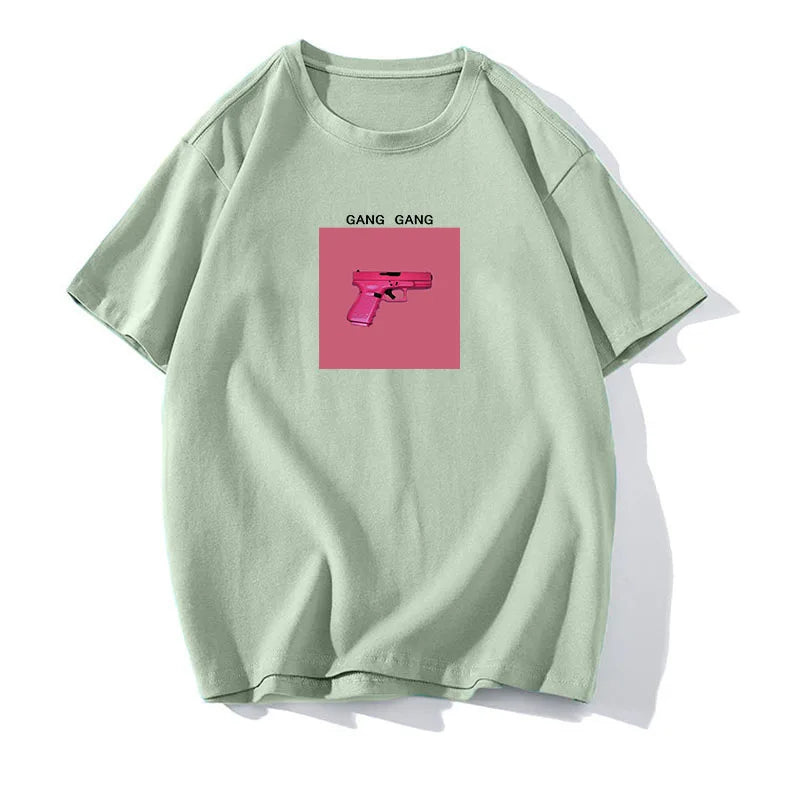 Camiseta Gráfica con Pistola - Estilo Urbano Casual