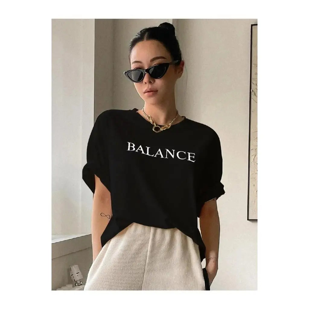 Camiseta Gráfica Balance - Moda Casual y con Estilo para Mujer