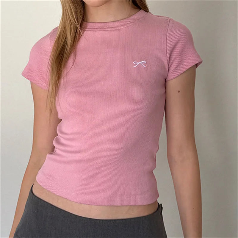 Camiseta Ajustada con Detalle de Lazo - Casual y Elegante