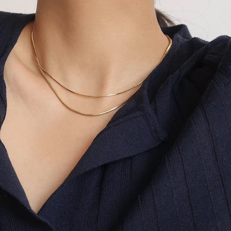 Collar Minimalista Dorado - Joyería Elegante y Sencilla